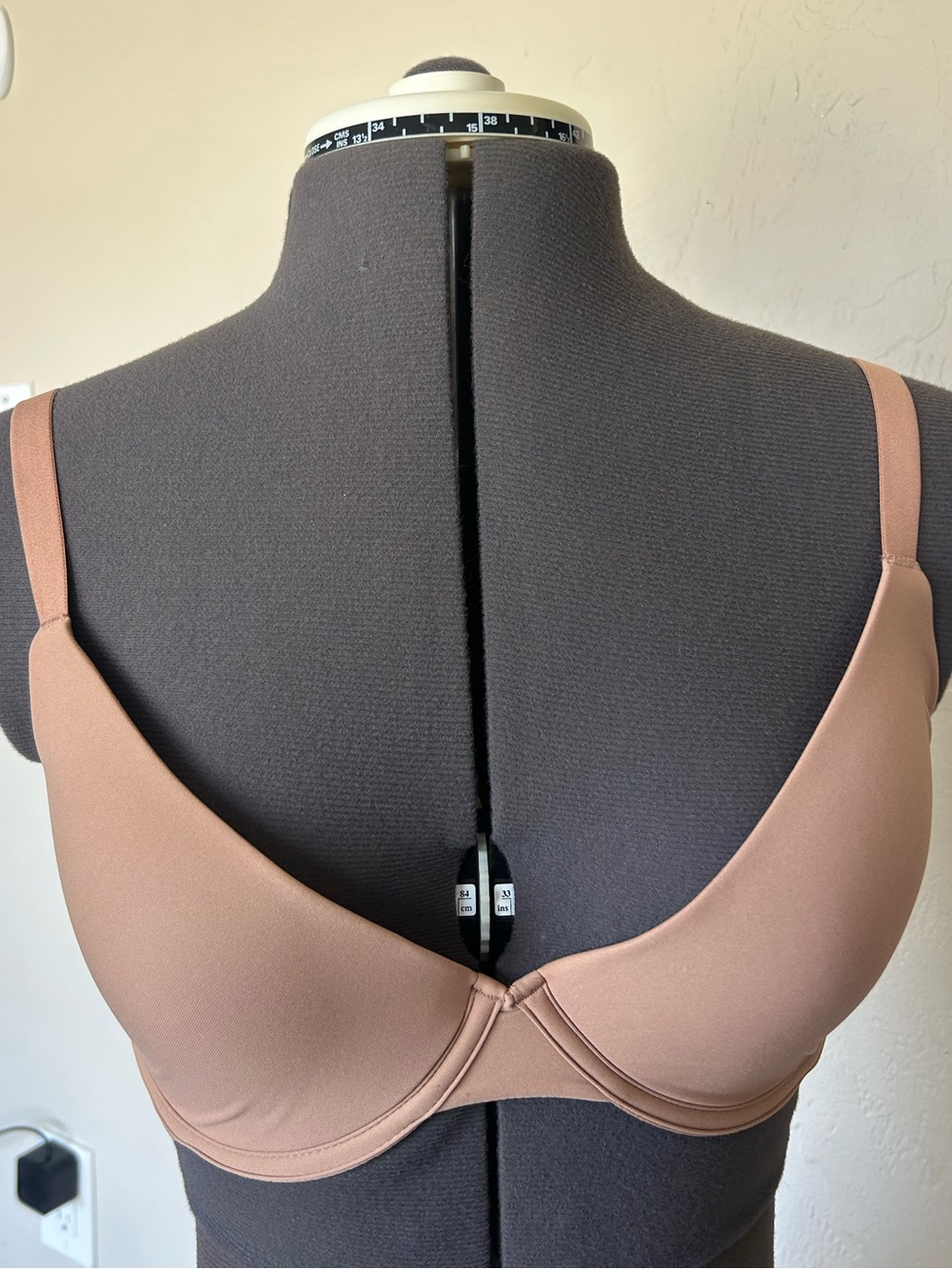 INLYRIC T-Shirt Bra Beige 32DD Molded Underwired Hook & Eye MPN IB015 (1980)